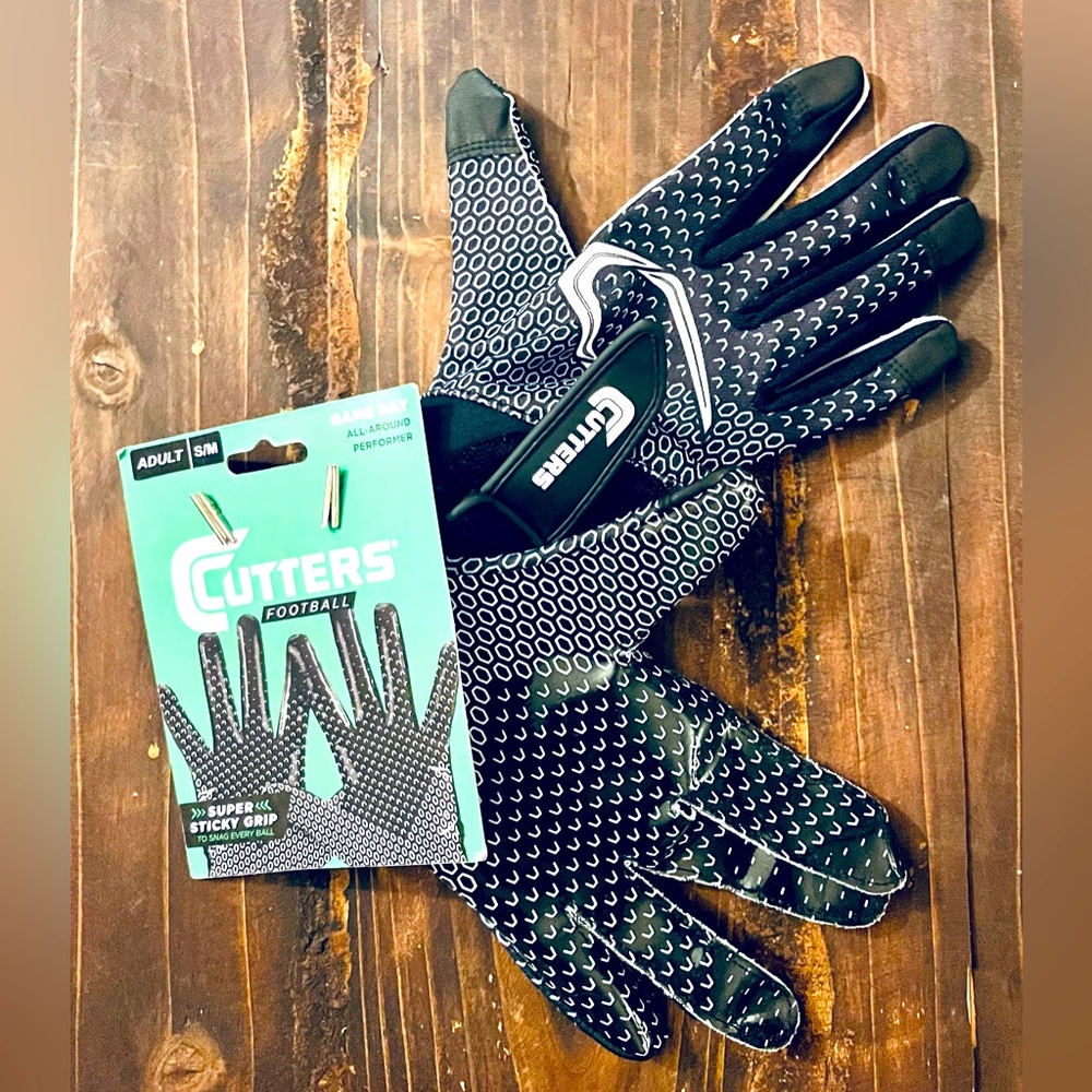 Cutters Football Gloves ~ Adult Small/Medium